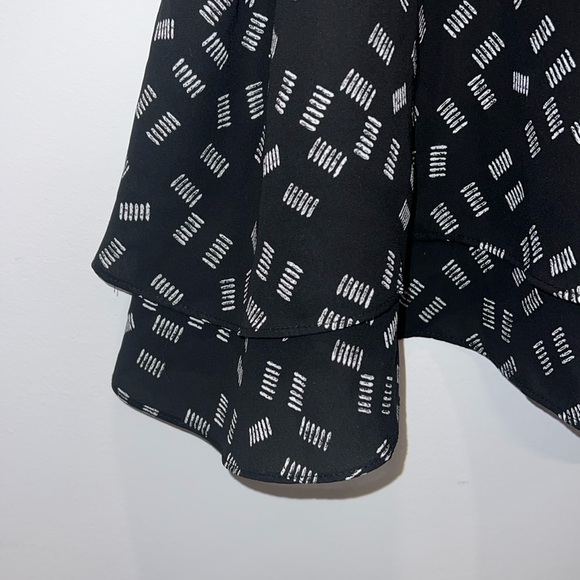 CLEARANCE Metaphor B&W Top - Picture 5 of 6